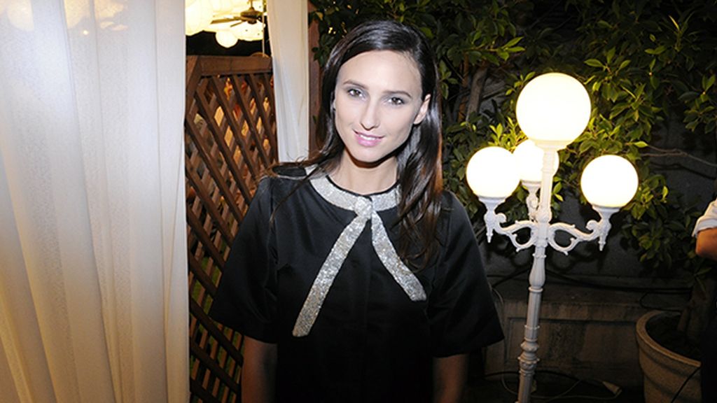 Mayte de la Iglesia posó con este elegante diseño de Antonio García