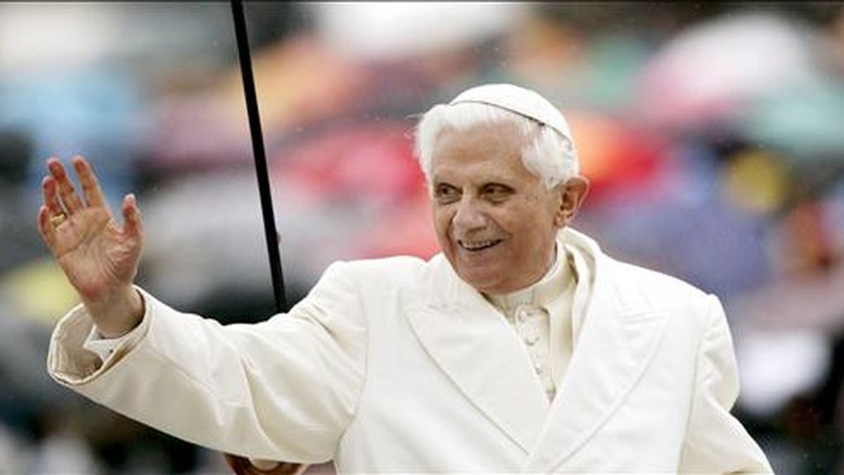 "Nadie ha hecho tanto" como Benedicto XVI en la lucha contra los abusos sexuales a menores por parte de sacerdotes, aseguró hoy el diario vaticano L'Osservatore Romano, que publicó unas declaraciones del cardenal de Westminster, Vincent Nichols, en defensa del Pontífice. EFE/Archivo