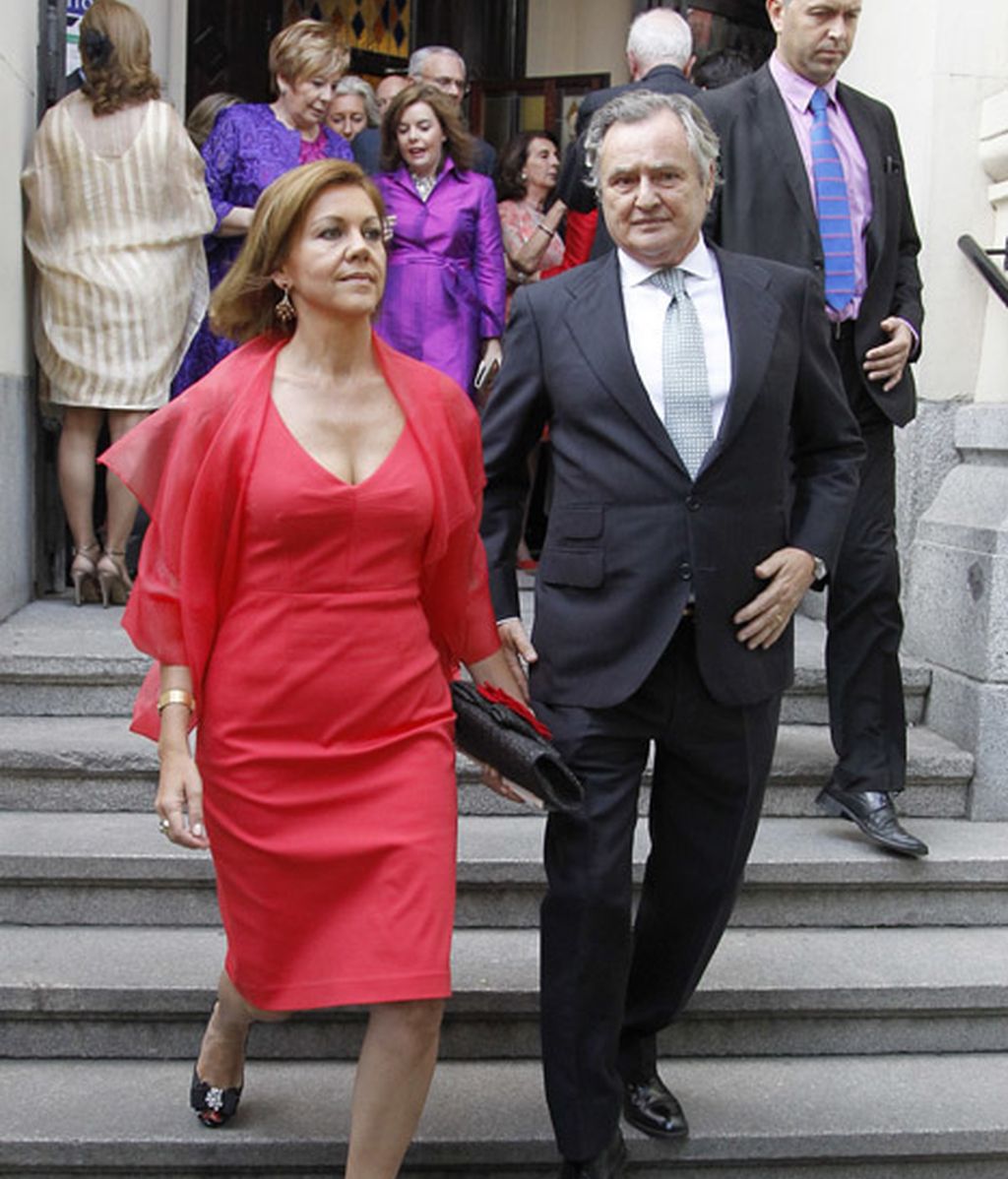 Maria Dolores de Cospedal, la mujer de rojo