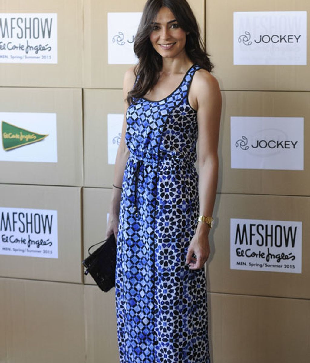 La periodista acudió al desfile de firma Jockey con un vestido largo de figuras geométricas