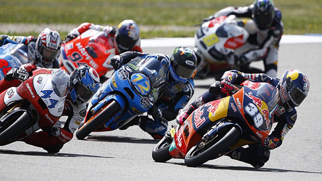 Salom gira por delante de Oliveira y Viñales