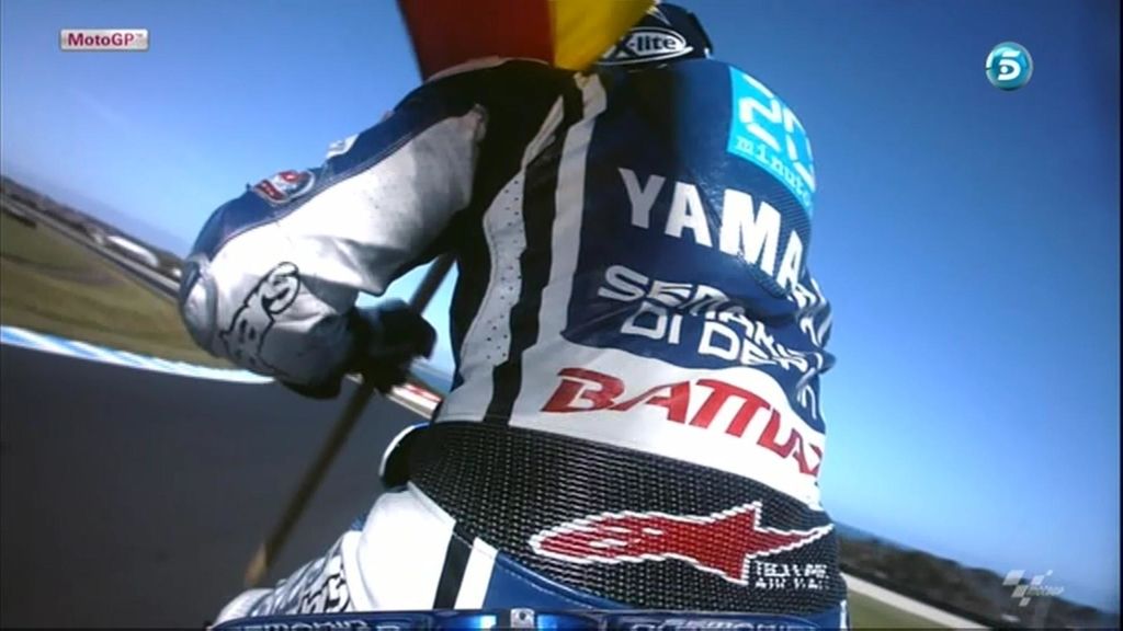 La vuelta de honor con la bandera española