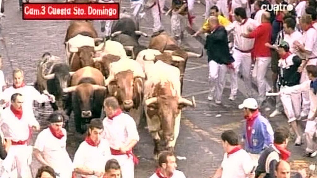 La carrera comenzaba con la salida agrupada de los astados en la cuesta de Santo Domingo