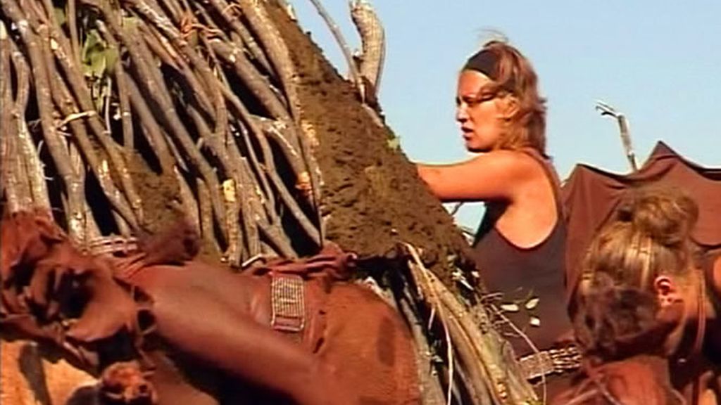 La familia Carrión Roldán ha conseguido el privilegio de poder dormir juntos y construir para ello sus propias chozas