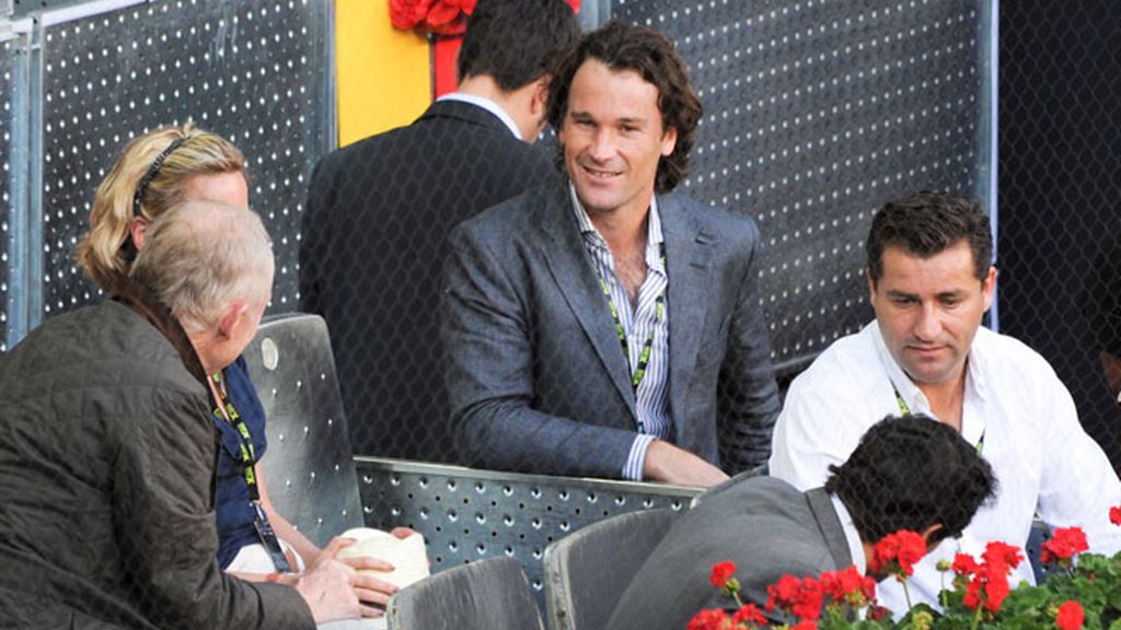 Xabi Alonso lleva a su hijo Jon al tenis y Cristiano va sin Irina