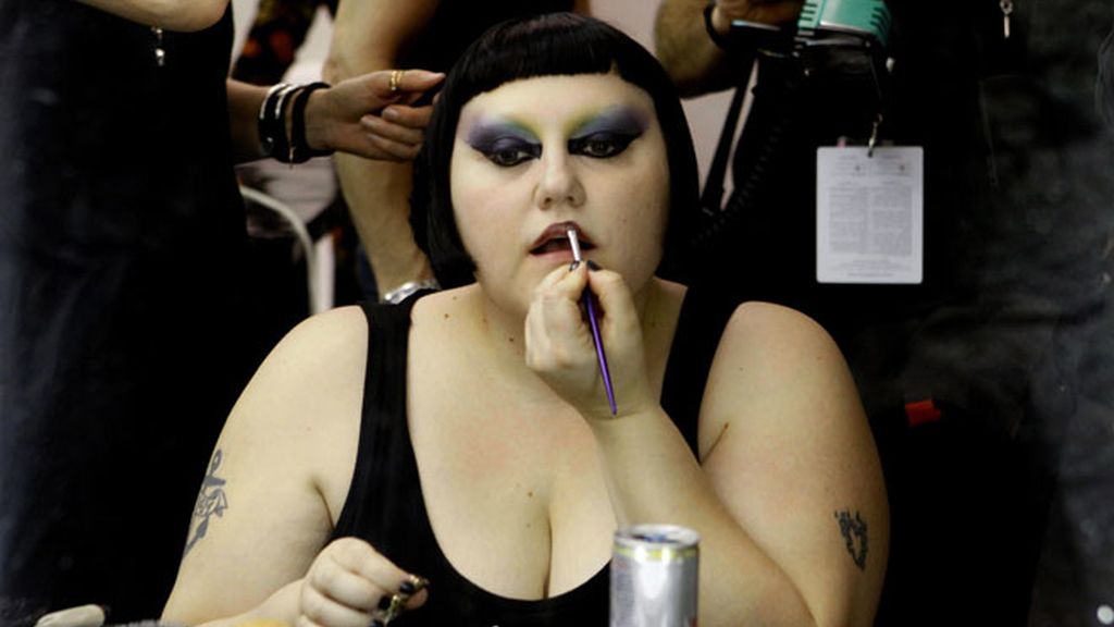 Gaultier sube a Beth Ditto a la pasarela