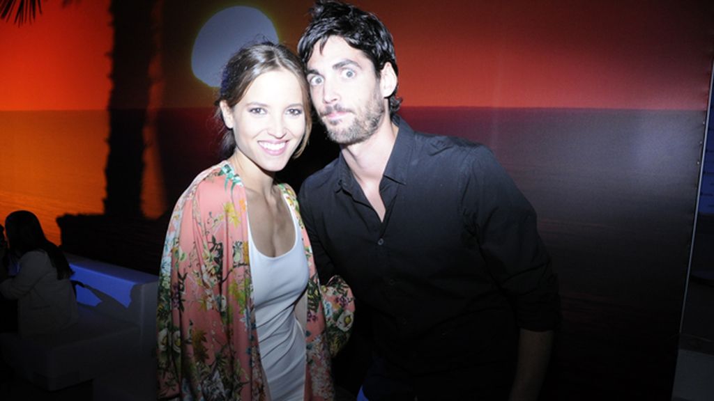 Ana Fernández junto a su novio Santi Trancho