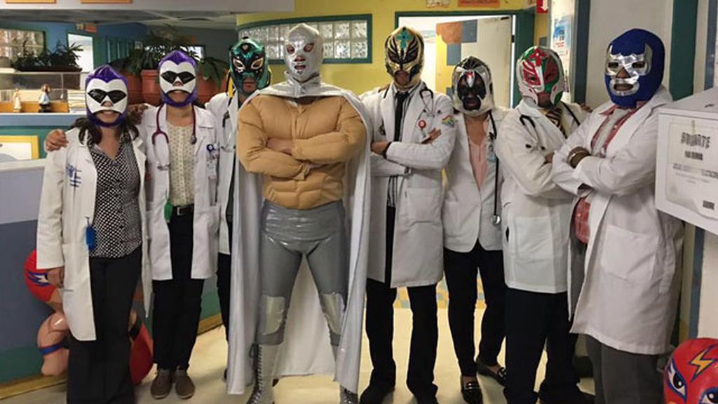 Ser un niño, enfermar de cáncer y que te cure tu superhéroe favorito