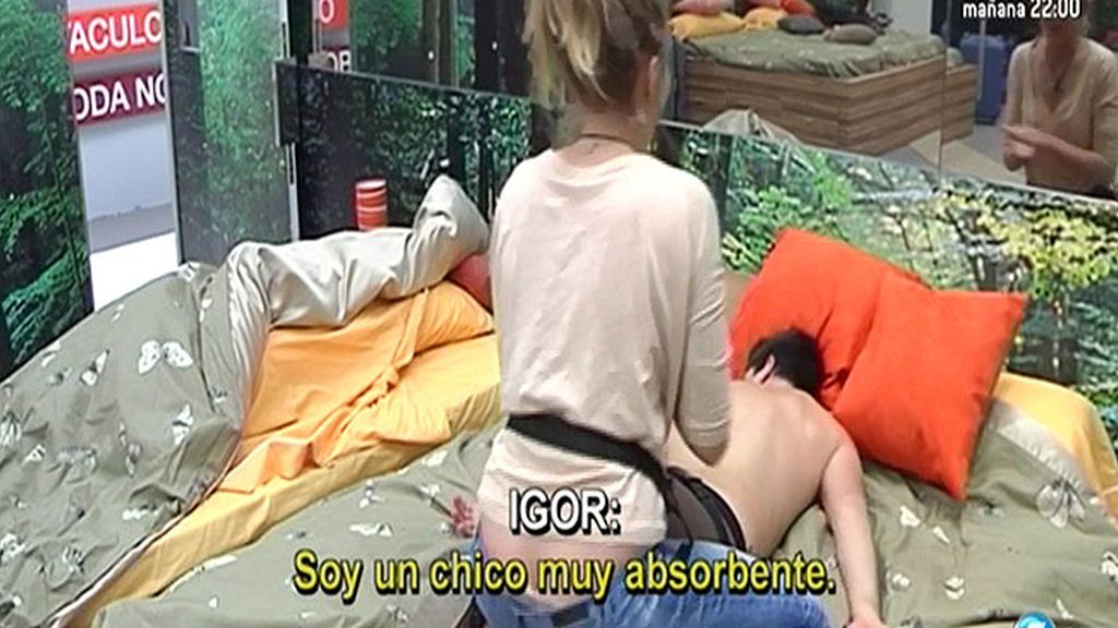 Giuls e Igor necesitaban un masaje y se lo dan mutuamente