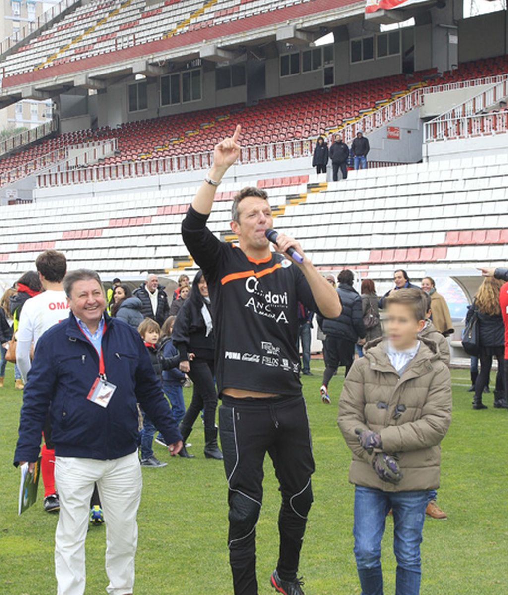 Artistas contra toreros: Los famosos juegan al fútbol por una buena causa