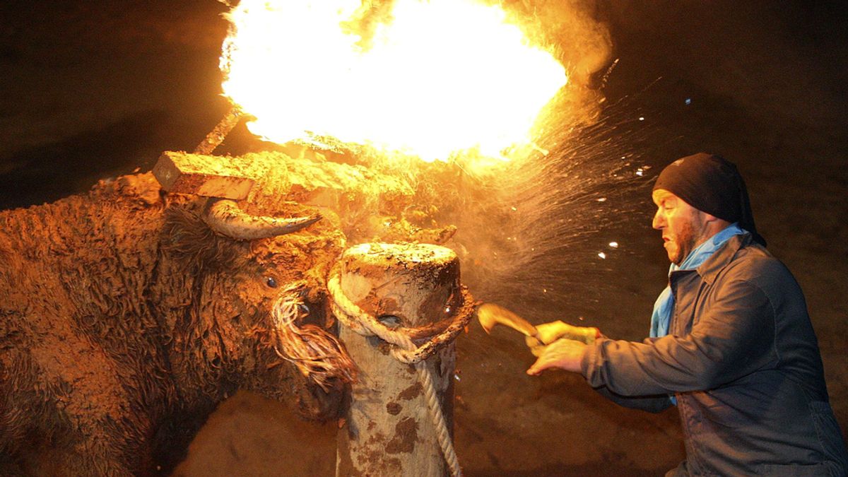 Se celebra toro de fuego en Medinaceli con gran polémica