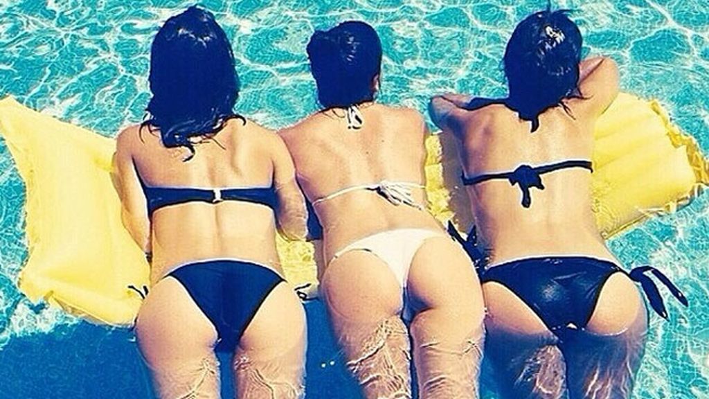 Úrsula Corberó presume de 'belfie' con sus amigas