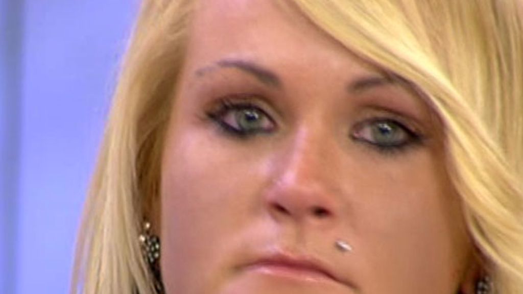 Saray no puede contener las lágrimas