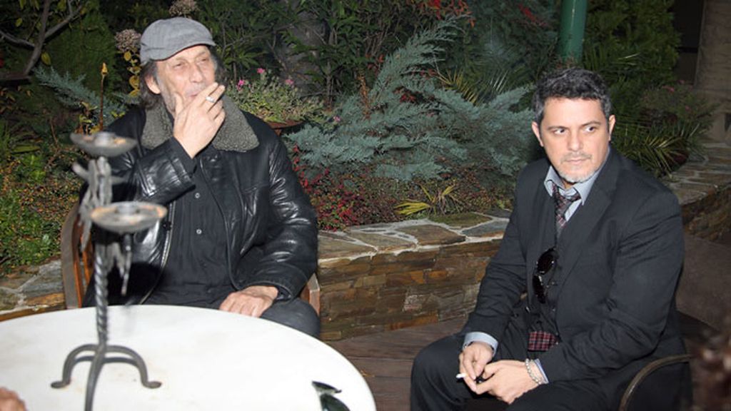 Con Alejandro Sanz en la capilla ardiente de Enrique Morente