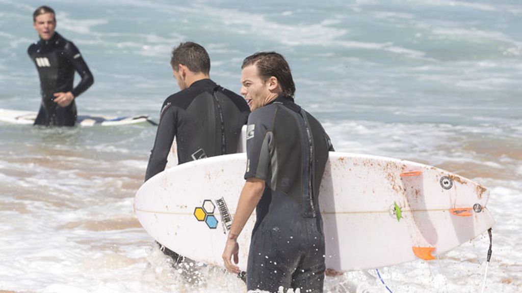 ¿Has visto surfear a los 'One Direction'?