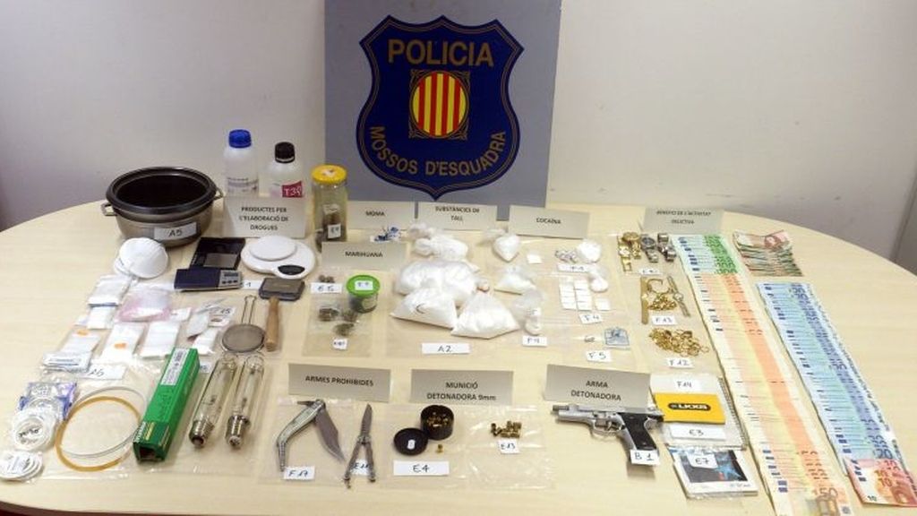 Detenida una familia que tenía un laboratorio de drogas en su casa de Barcelona Detenida una familia que tenía un laboratorio de drogas en su casa de Barcelona