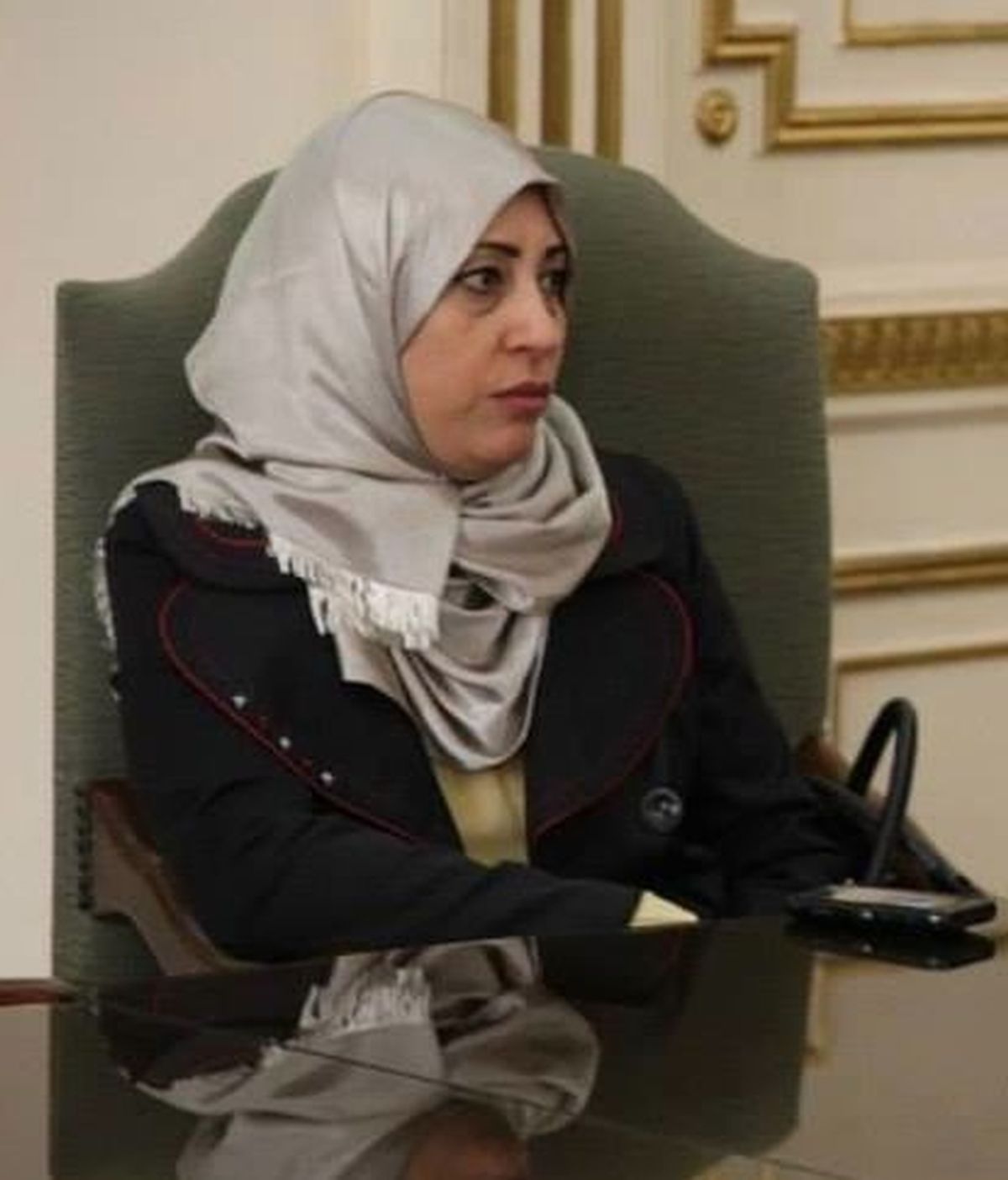 Soad Sultan, congresista libia detenida por llevar una granada de mano en el bolso