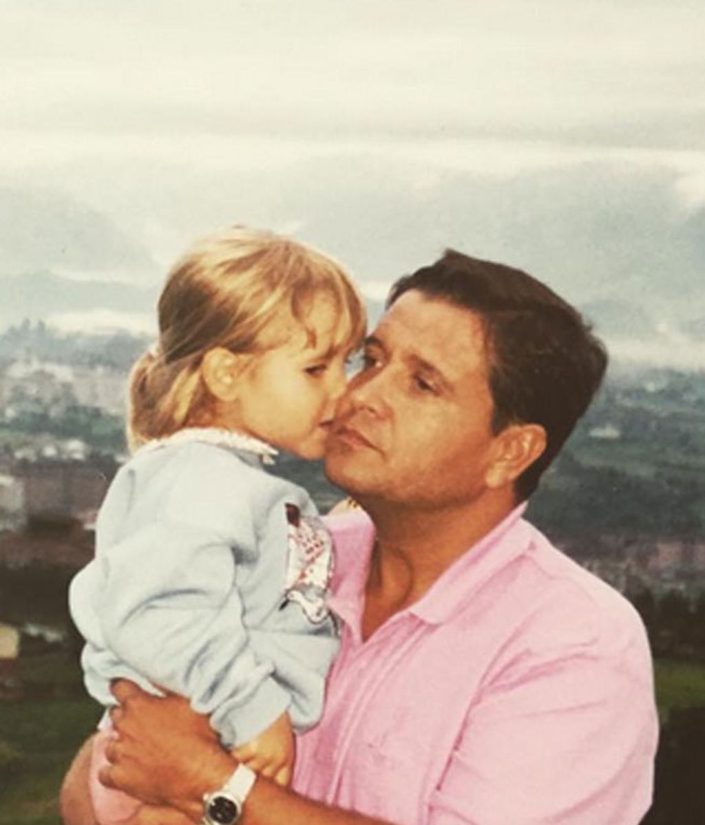 Ana Fernández: "Por tantas y tantas aventuras Feliz Día Papá "