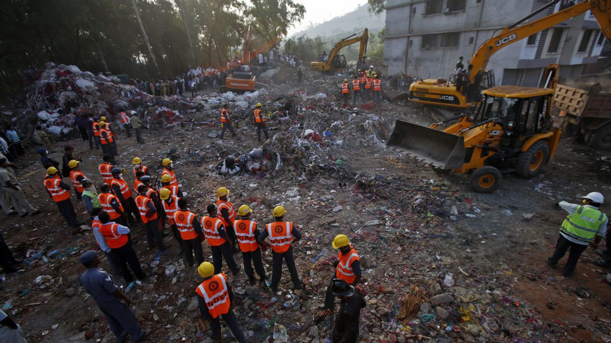 Derrumbe de un edificio en Bombay con decenas de muertos