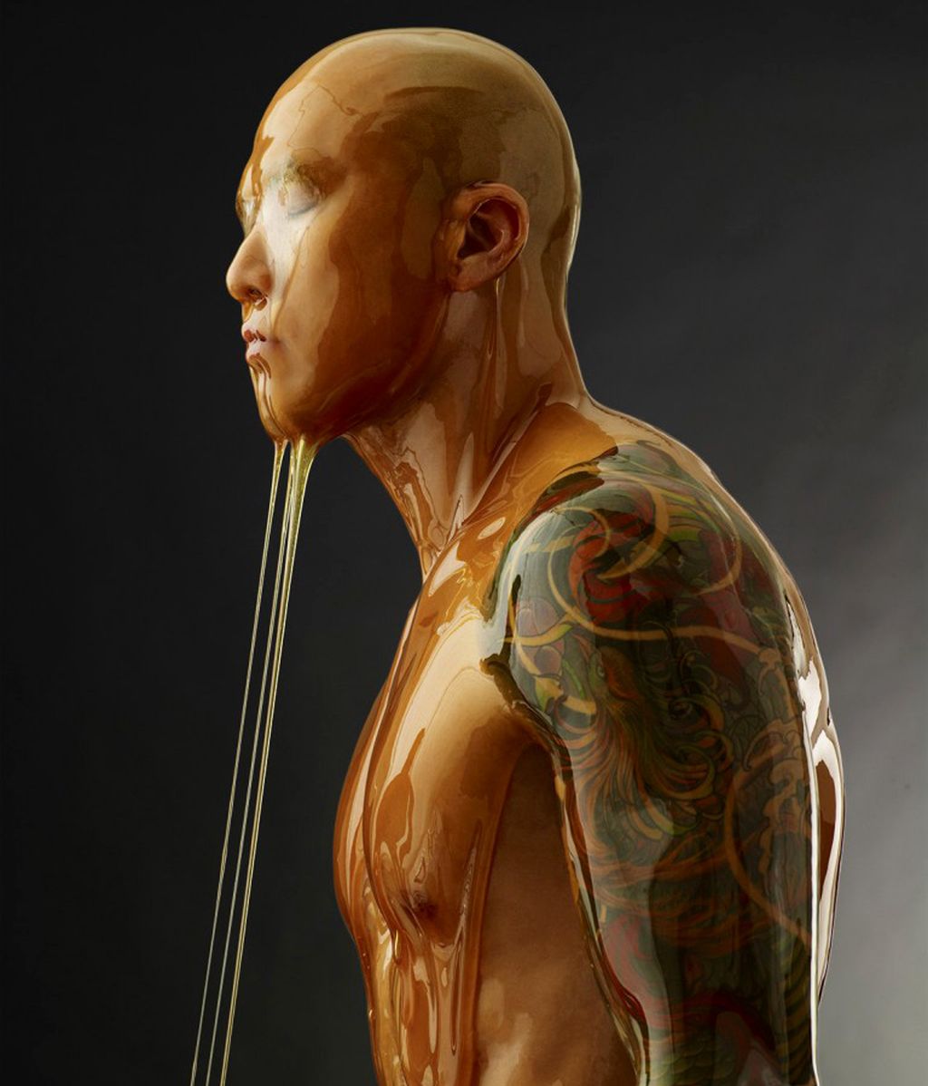 Blake Little cubre a sus modelos con miel para conseguir espectaculares fotografías