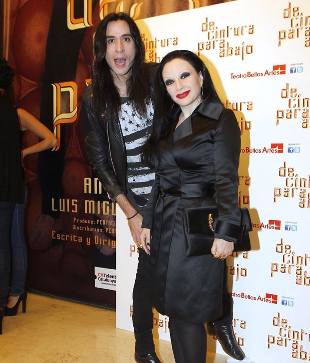 Carmen Lomana de líder africana; Bimba Bosé con escote juguetón...