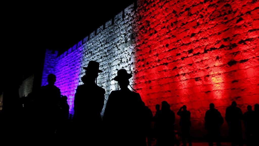 Jerusalén iluminada en los colores de la bandera francesa