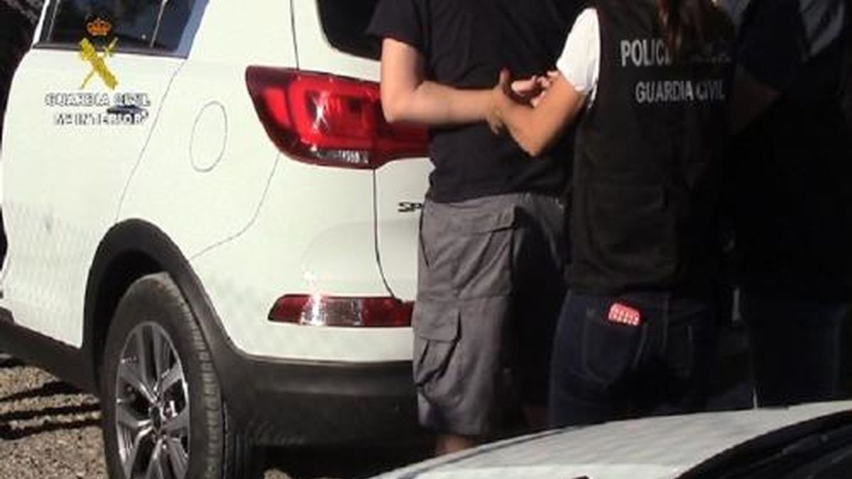 Detenido por grabar vídeos de menores en vestuarios de campos de fútbol Detenido por grabar vídeos de menores en vestuarios de campos de fútbol