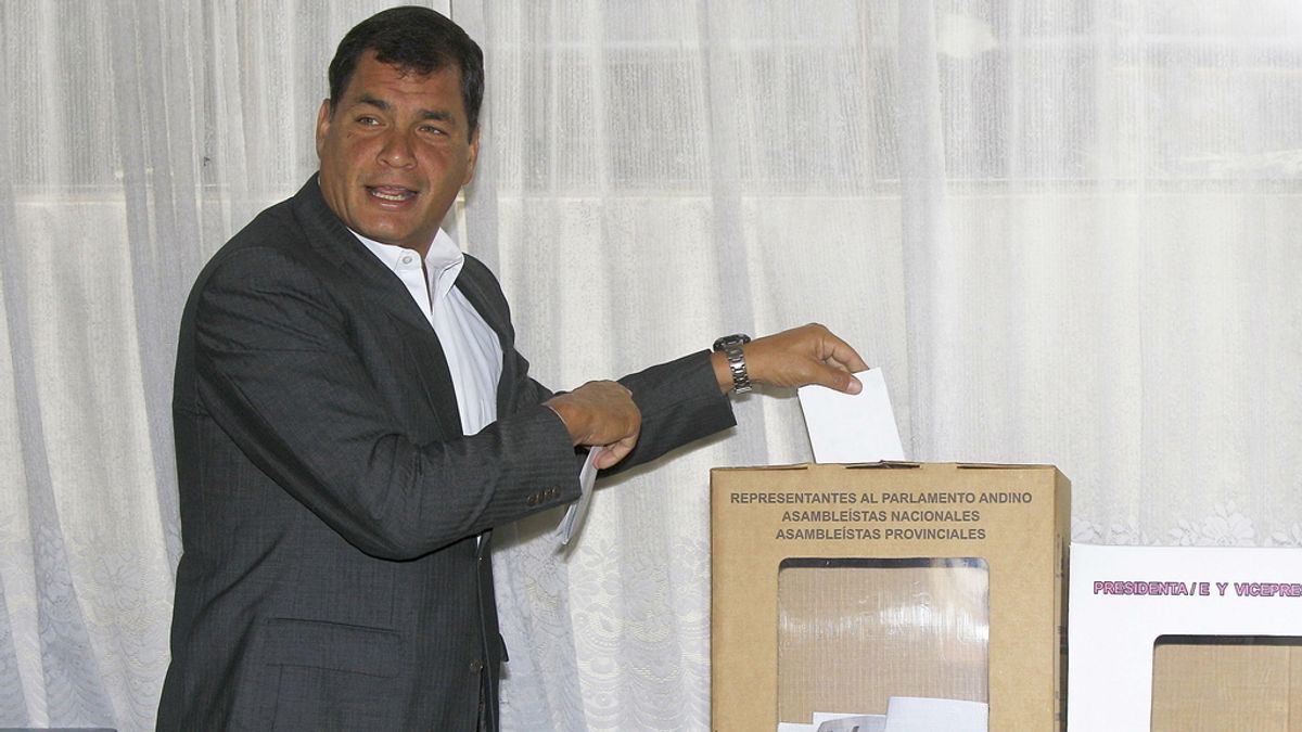 Rafael Correa vota