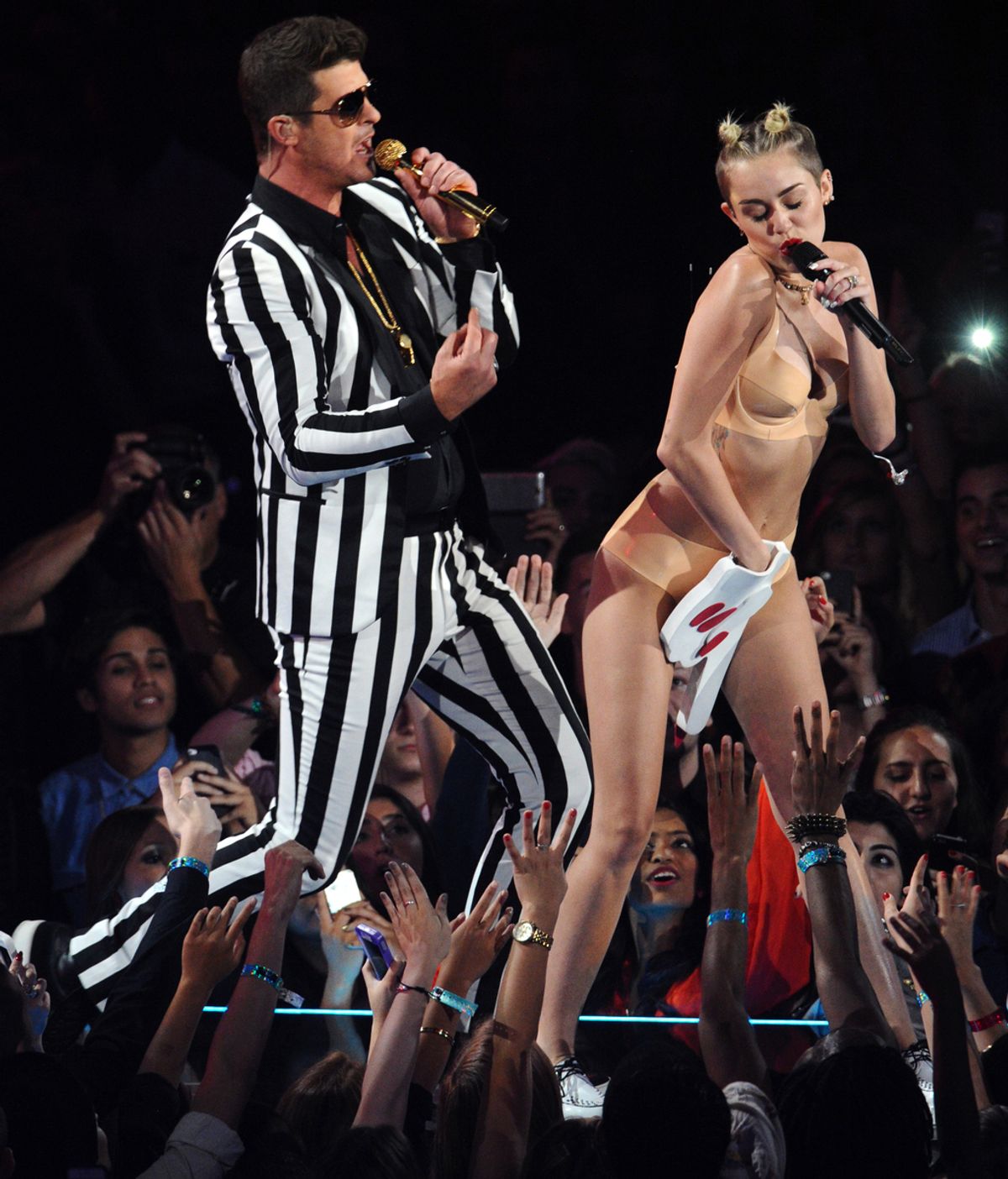 Miley Cyrus, sensual en los MTV