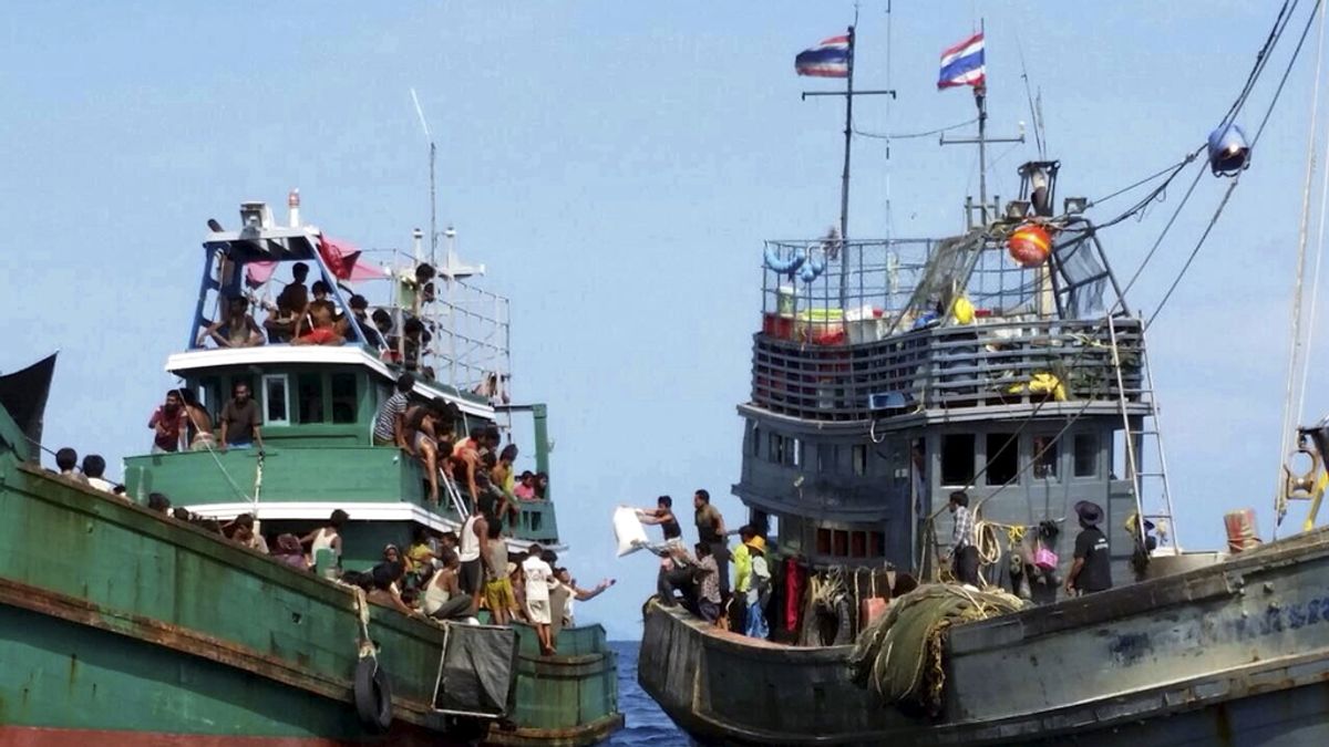 Malasia e Indonesia se comprometen a ayudar a los 7.000 inmigrantes a la deriva