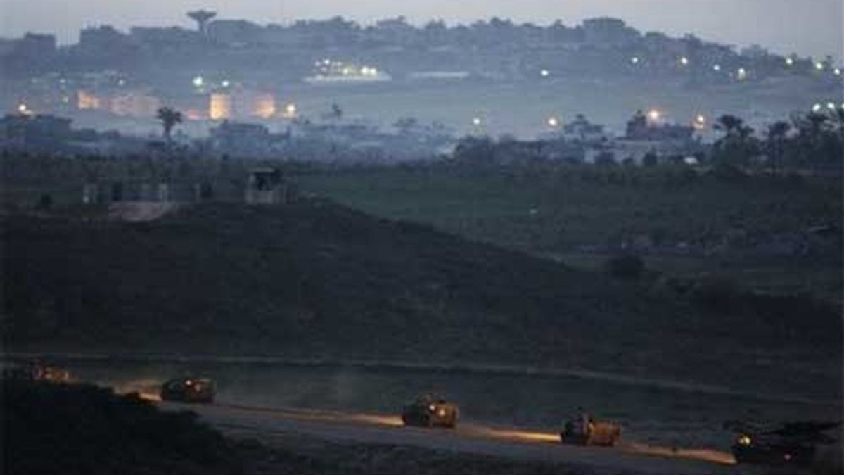 El Ejército israelí ultima los preparativos para la tercera fase de la Operación Plomo Fundido. Foto: AP.
