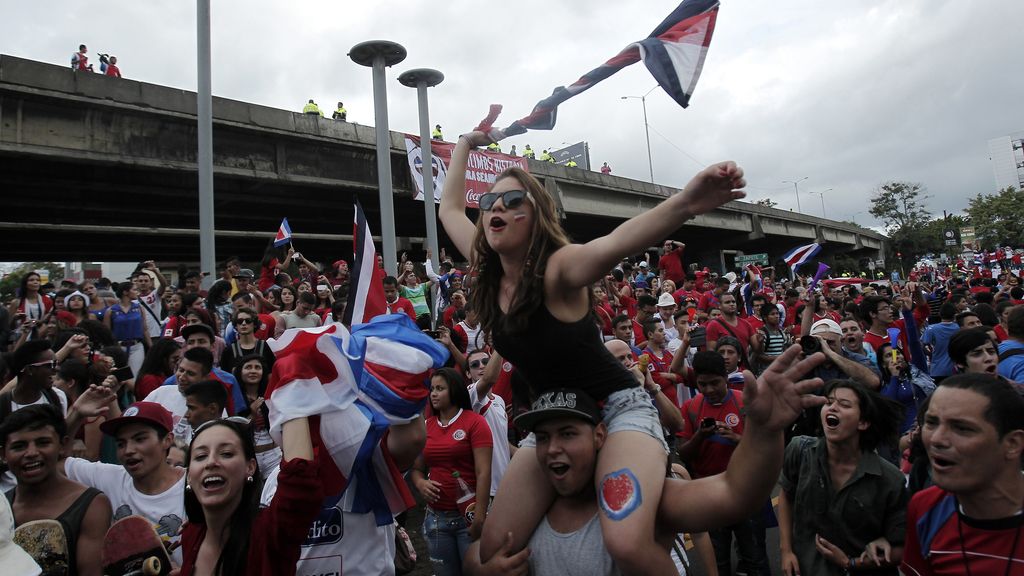 Los costarricenses, exultantes con su selección