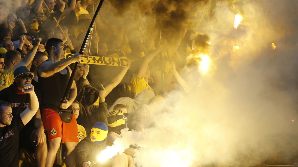 Ultras del Borussia Dortmund en la final de Copa