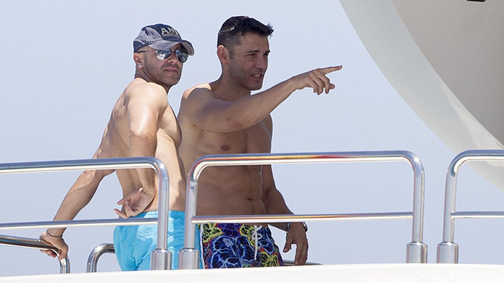 Jesús Vázquez y su marido Roberto celebran sus 12 años de amor en Ibiza