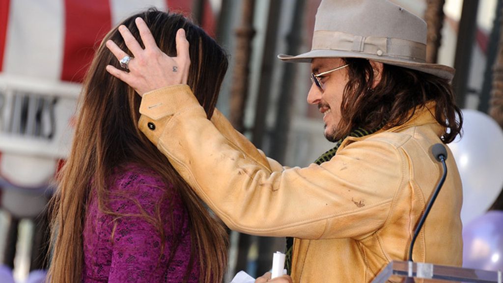 Penélope Cruz recibe su estrella de la fama sin Leonardo