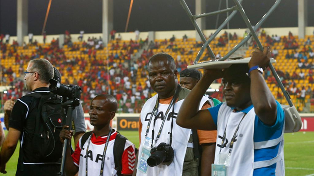 La peor cara de la Copa de África, el ataque de hinchas de Guinea a los de Ghana