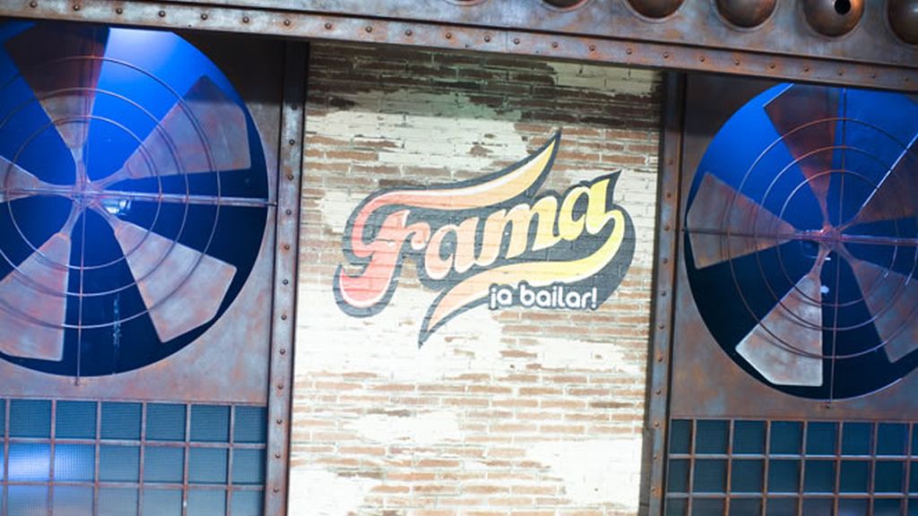Plató y Logo Fama
