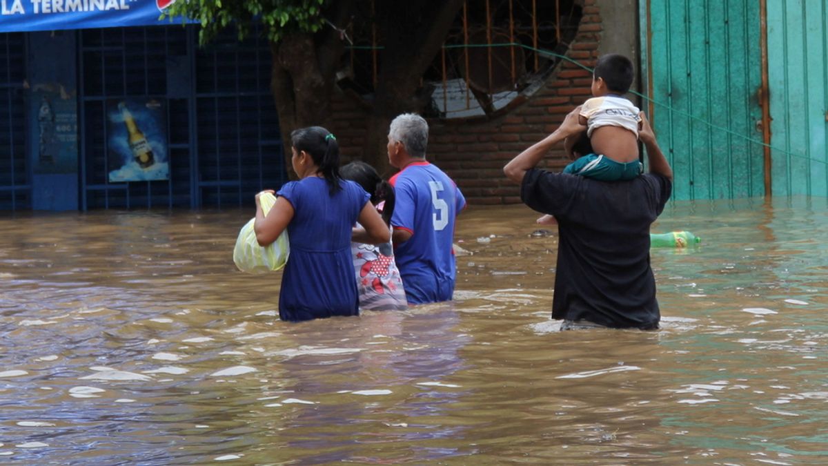 La tormenta tropical Manuel azota México