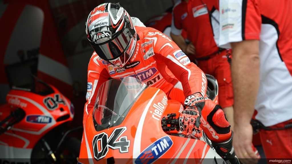 Dovizioso lucha contra el crono y no consigue bajar del décimo puesto en los test de Sepang