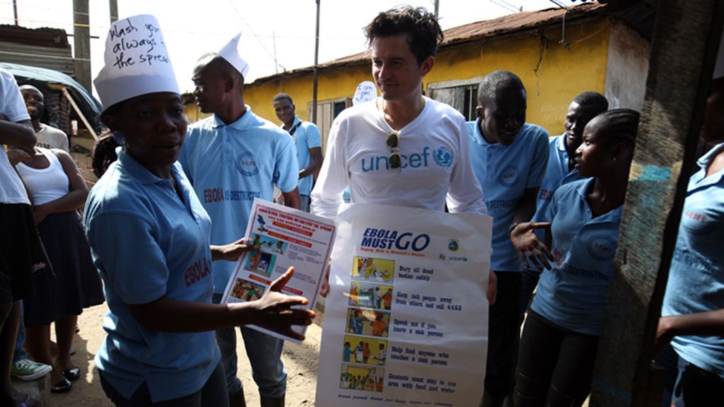 Orlando Bloom visita Liberia tras la epidemia de ébola