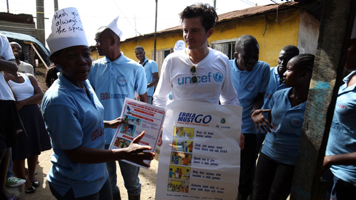 Orlando Bloom visita Liberia tras la epidemia de ébola