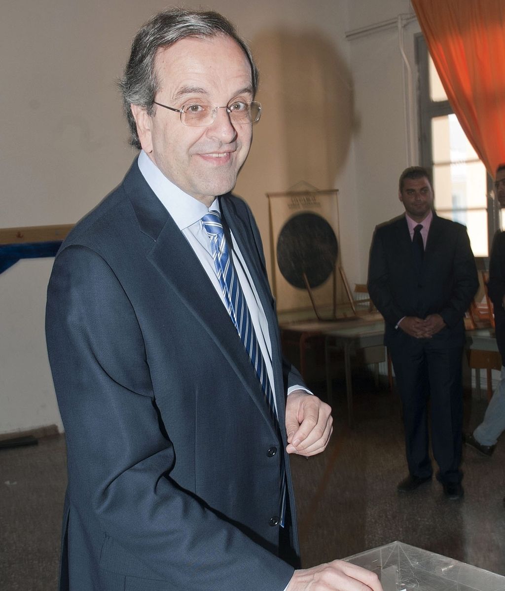 El líder de la conservadora Nueva Democracia (ND) y favorito en las encuestas, Antonis Samarás, ejerce su derecho al voto en Pylos (Grecia) El líder de la conservadora Nueva Democracia (ND) y favorito en las encuestas, Antonis Samarás, ejerce su derecho al voto en Pylos (Grecia)