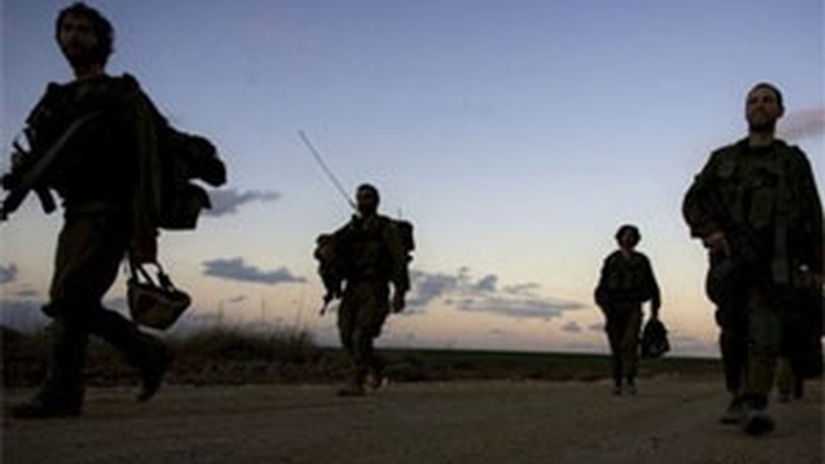 Soldados israelíes comienzan a retirarse de Gaza. Foto:AP