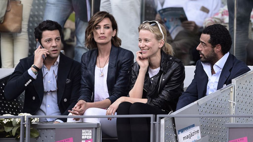 La modelo Nieves Álvarez acudió con unos amigos