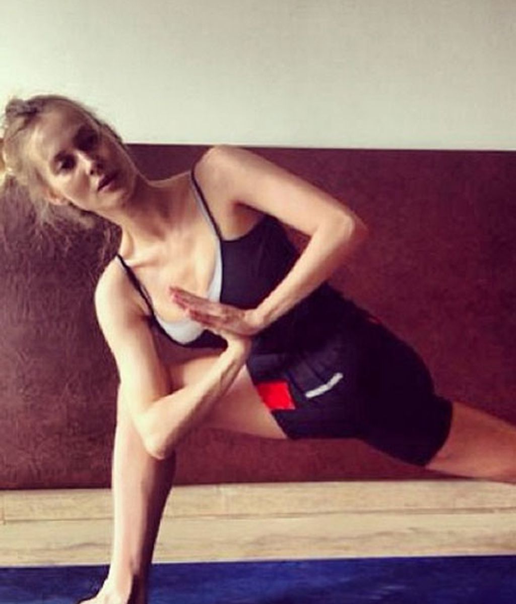 FOTO A FOTO: Los yoga-selfie, los contorsionismos de los famosos