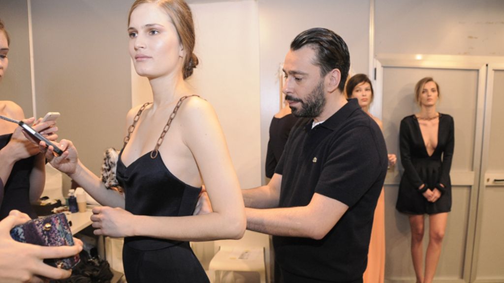 En el backstage con Juanjo Oliva y sus modelos