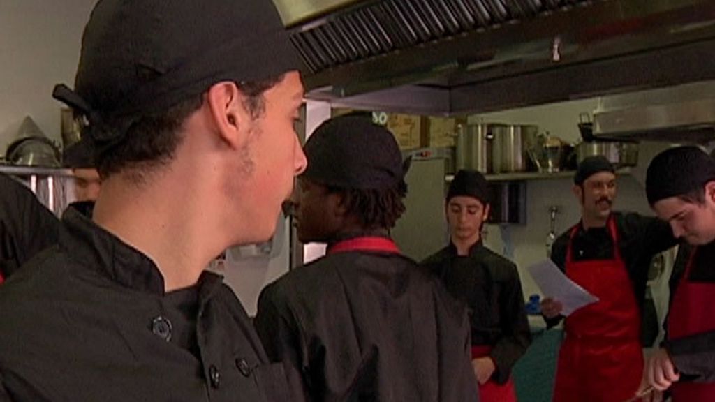 Un cursillo de cocina para salir de la calle