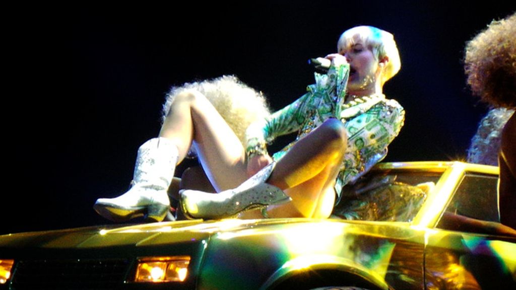 Miley vuelve con su espectáculo no apto para todos los públicos