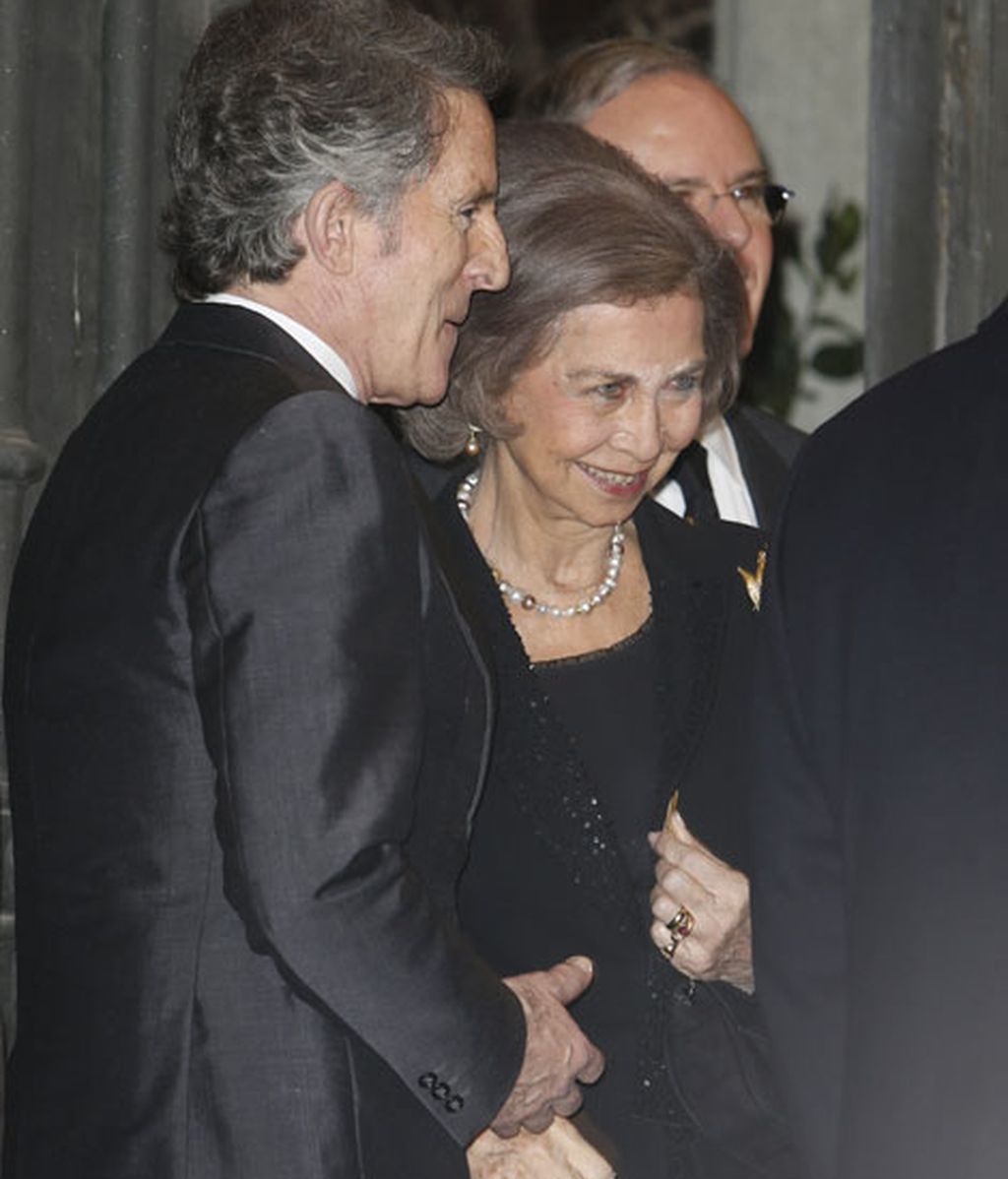 Don Juan Carlos y Doña Sofía, Preysler... La misa de la duquesa de Alba en Madrid