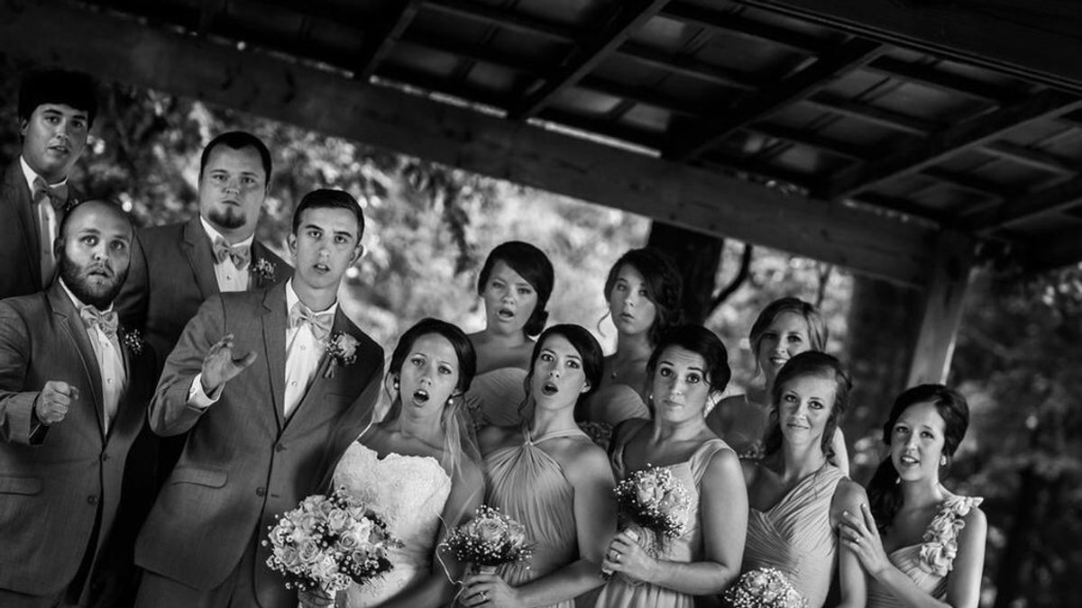 La curiosa fotografía en una boda mientras el fotógrafo se caía